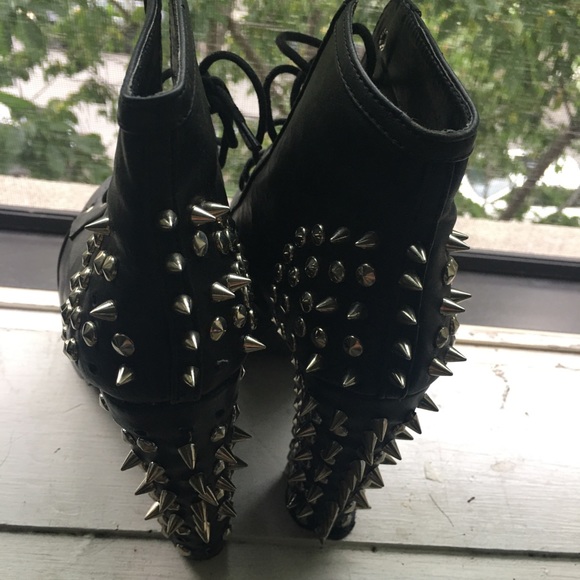 Spiked platform boots - Picture 5 of 10